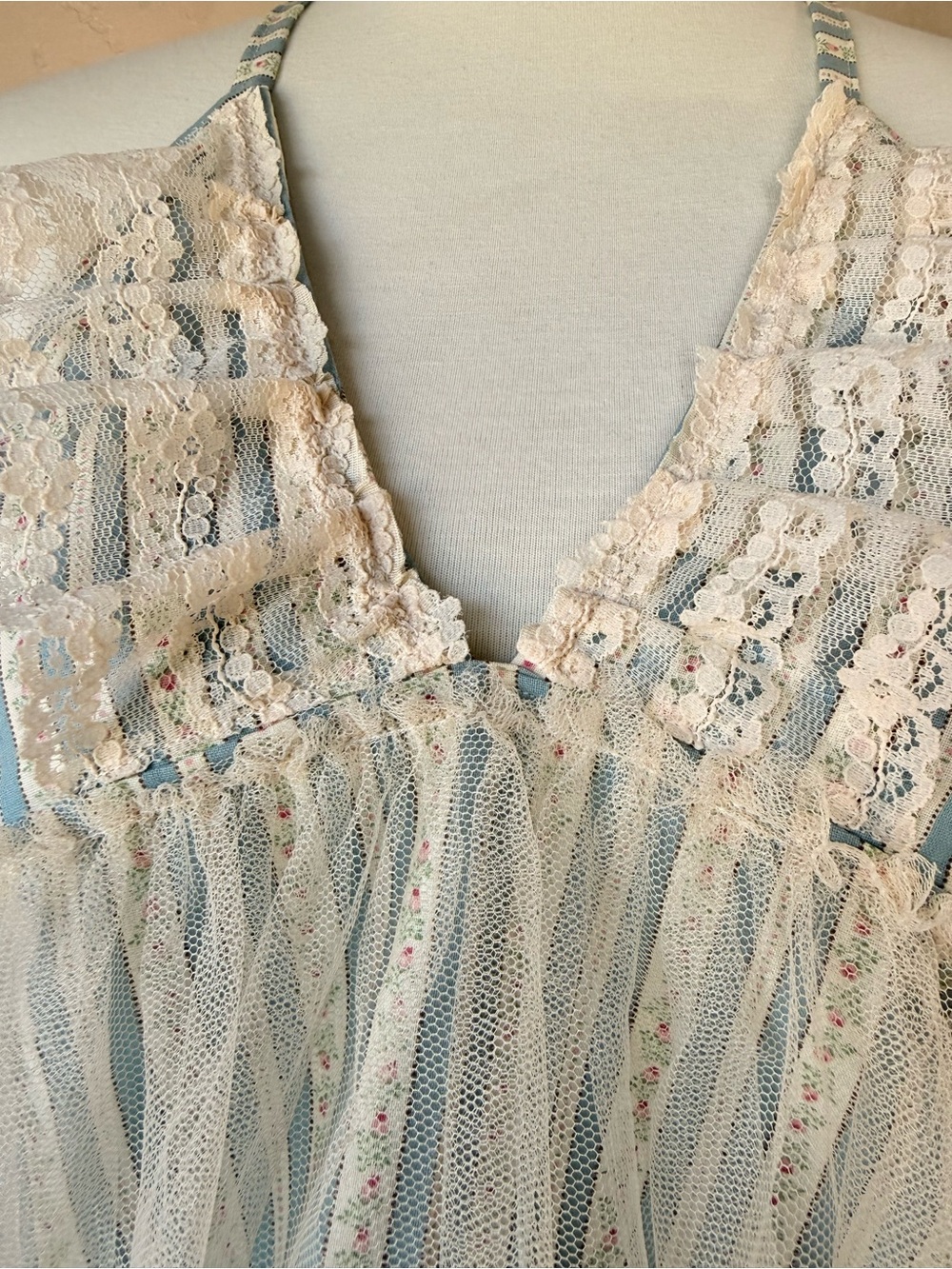 ONE-OF-A-KIND HANDMADE VINTAGE-FABRIC HALTER TOP 🩵 XS - Picture 10 of 16